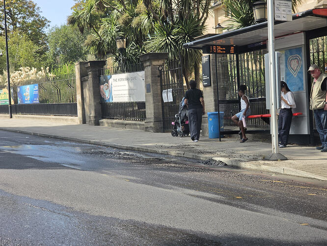 Water leak on London Road